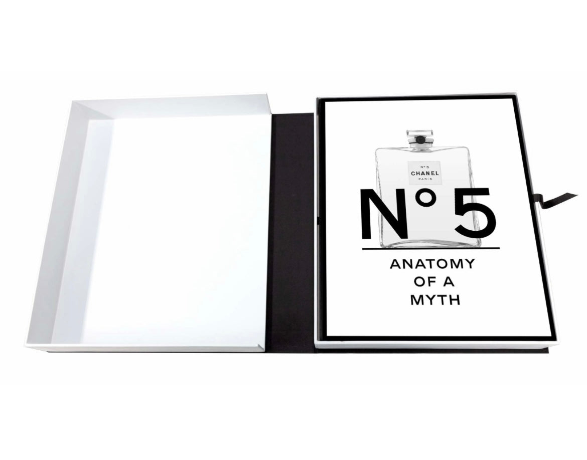 Nr5 Chanel koffietafel boek