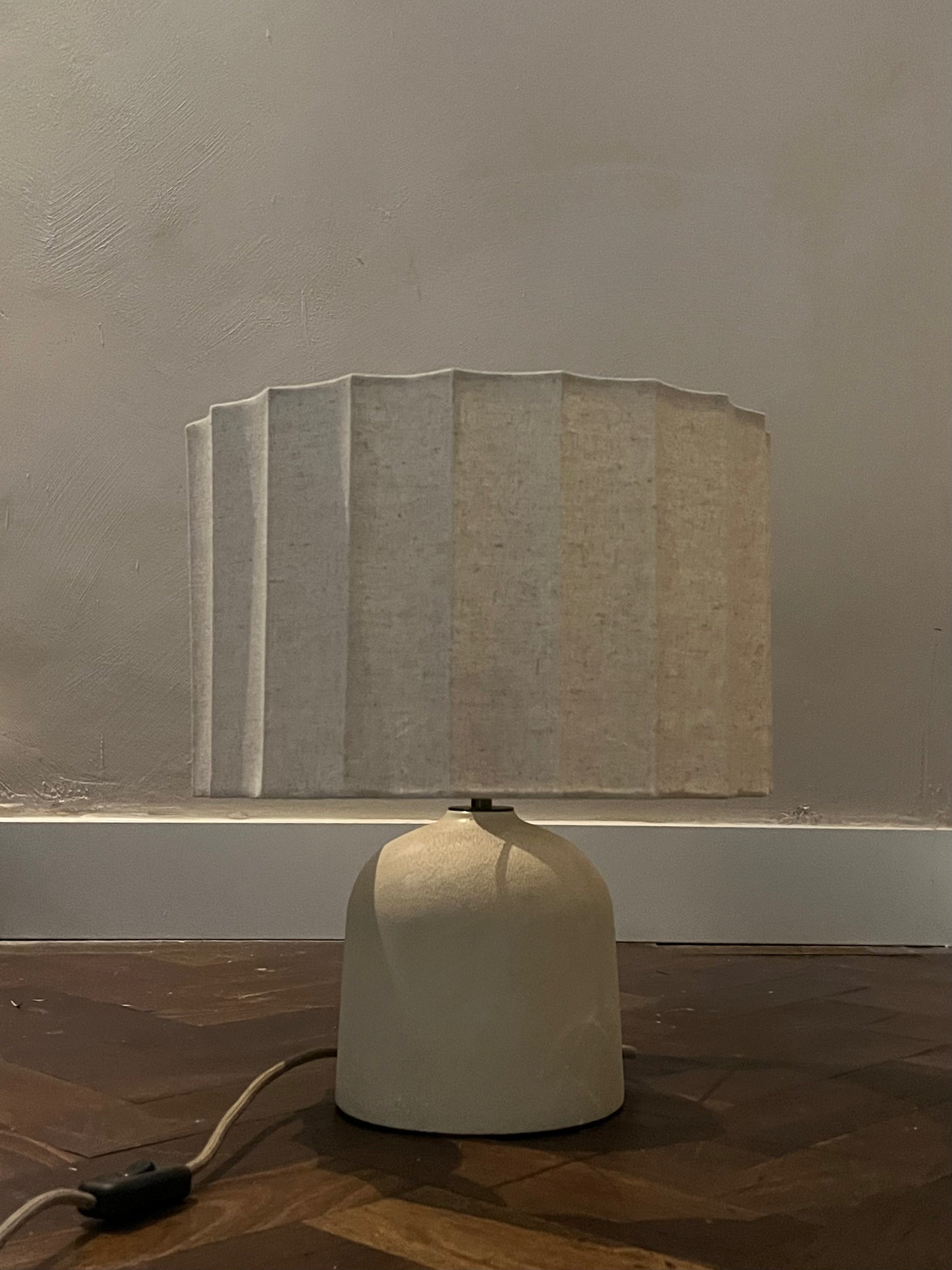 Lamp met bewerkte kap