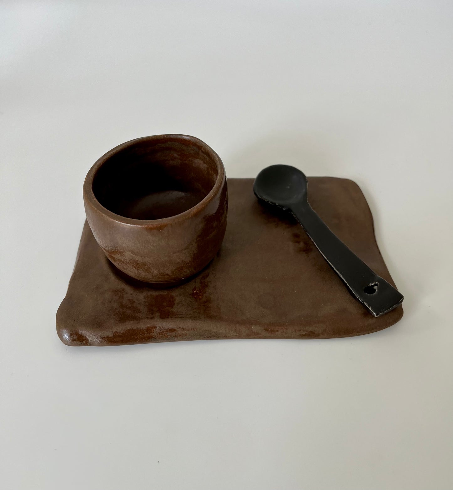 Mokje met dienblad Huub bruin