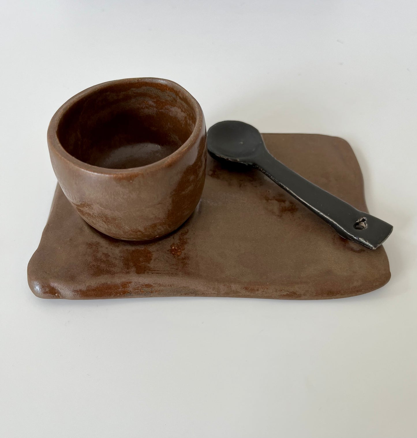 Mokje met dienblad Huub bruin