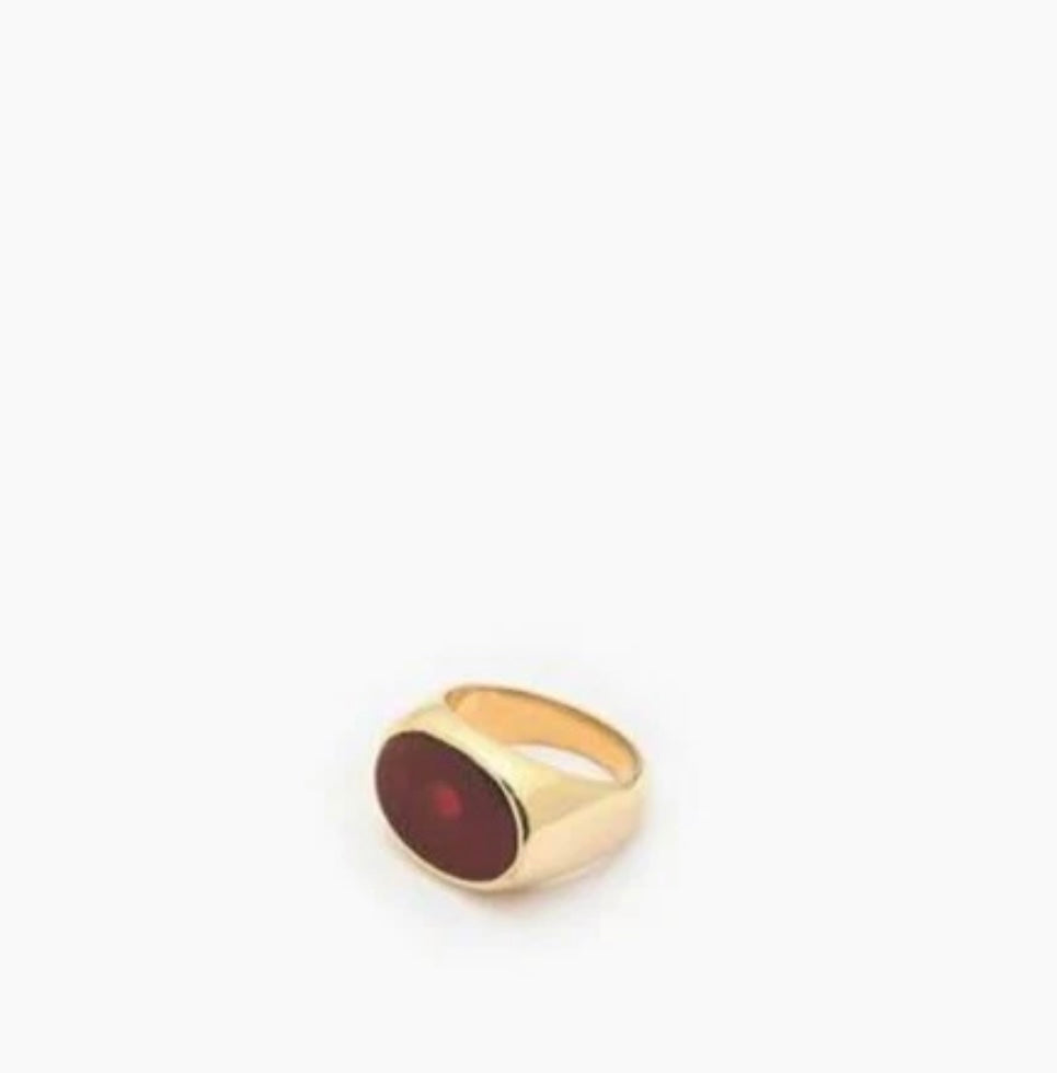 Golden signet ring / carnelian