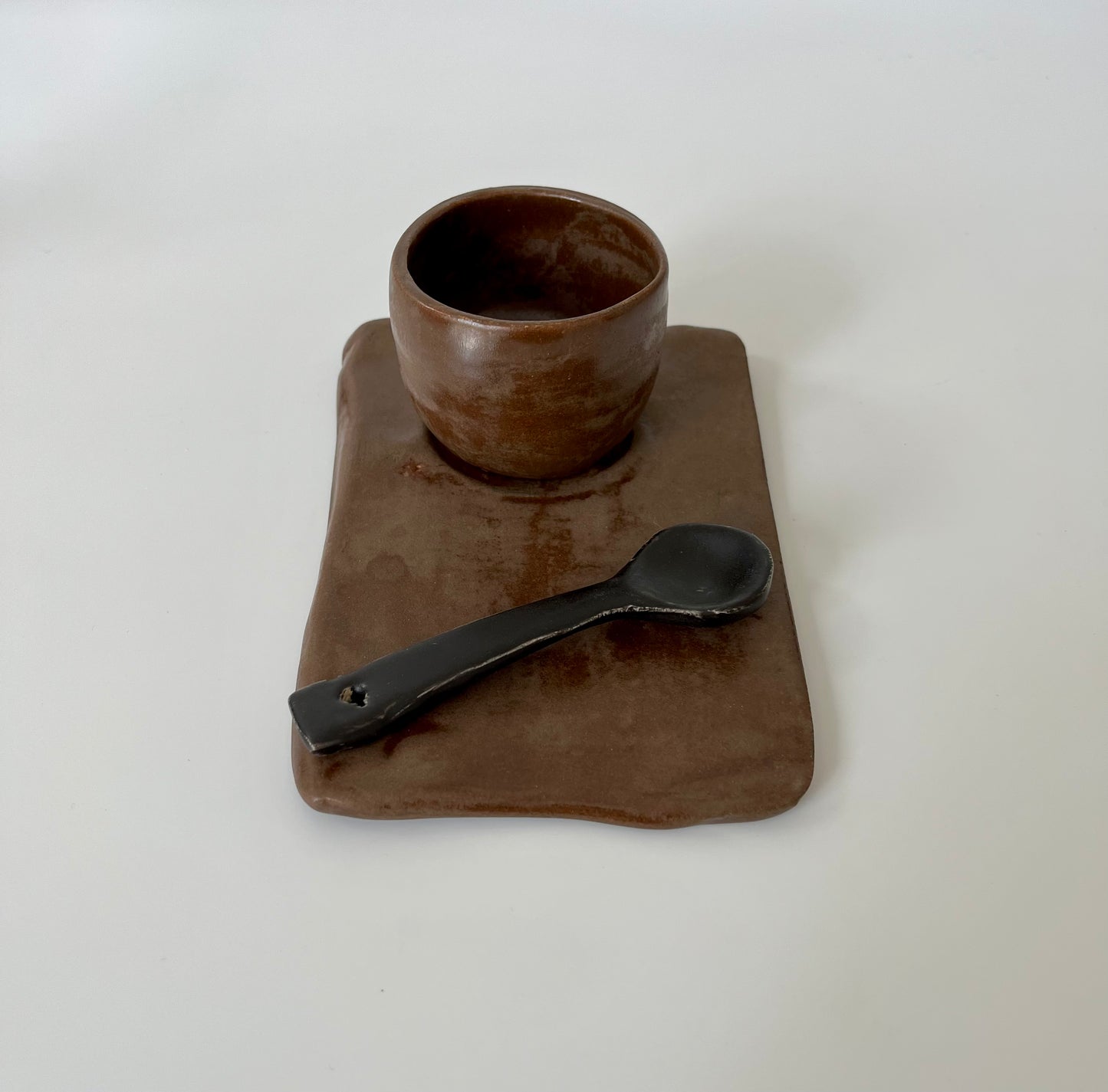 Mokje met dienblad Huub bruin