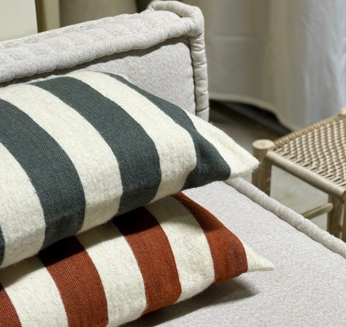 Grijs strepen kussen