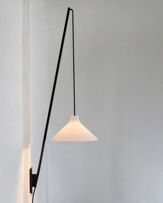 Muurlamp met porseleinen kap