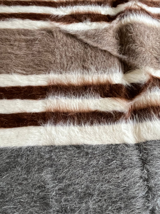 Mohair kleed grijs met beige gestreept